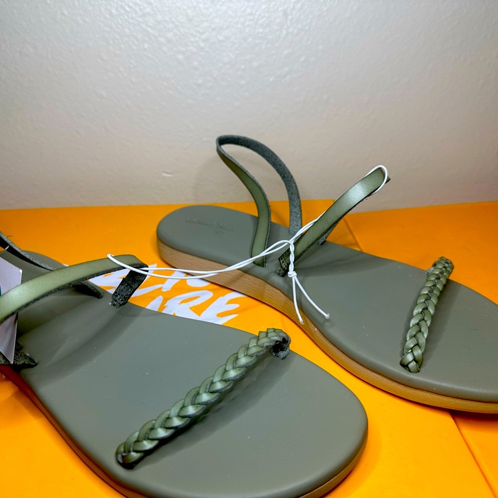 Sandles